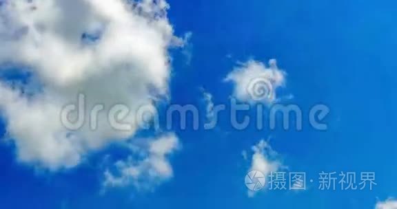 阳光明媚的夏日大片乌云视频