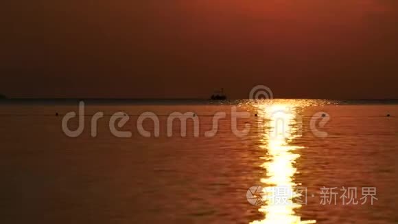 日出对海浪的反射土耳其