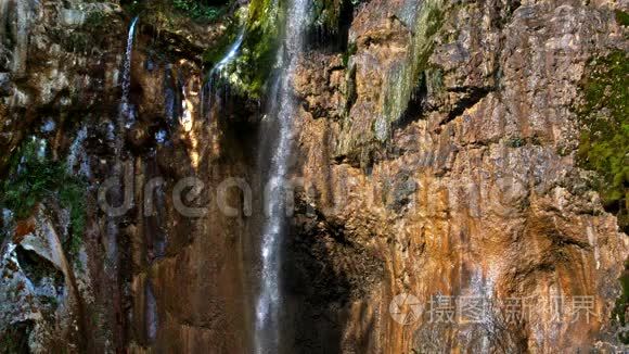 普莱维湖国家公园的瀑布美景