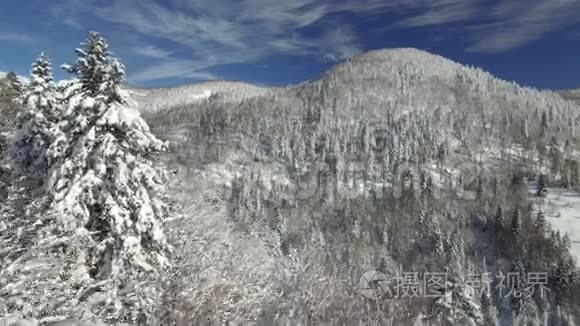 雪山的鸟瞰图