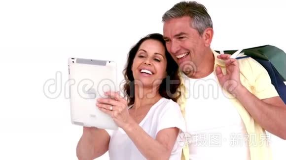 带平板电脑的成人情侣自拍视频