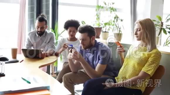 智能手机和平板电脑业务团队视频