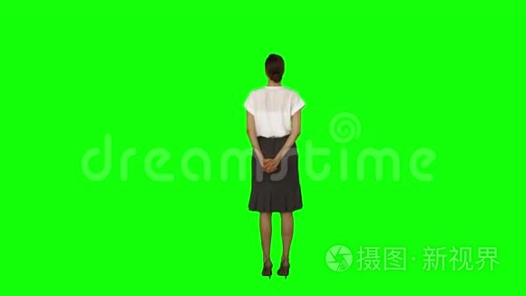 女商人站着指指点点