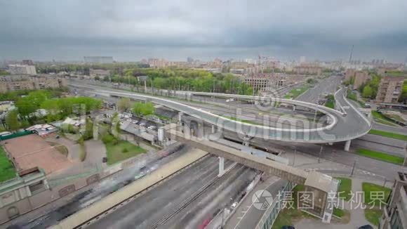 城市交通的俯视图视频