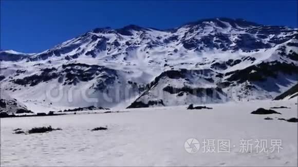 智利圣地亚哥的山脉和山谷景观视频