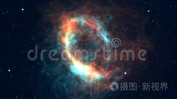 接近奇妙而多彩的星云