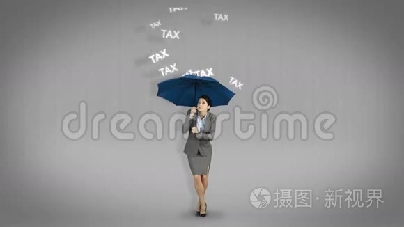 女商人撑伞的综合图像视频
