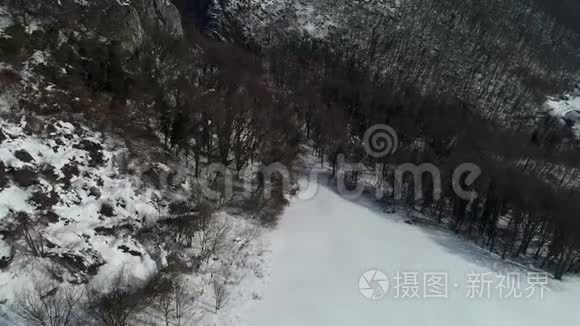 卡尔尼克山丘陵积雪冬季空中镜头