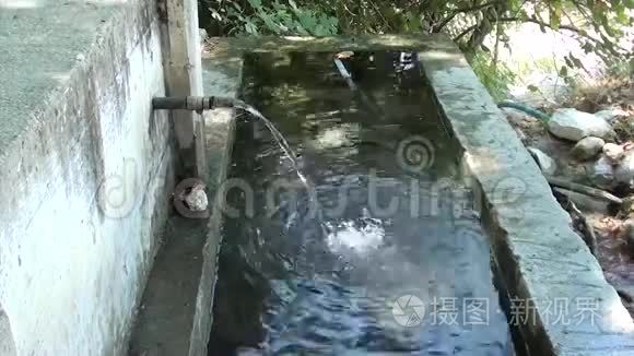 水管槽一根.