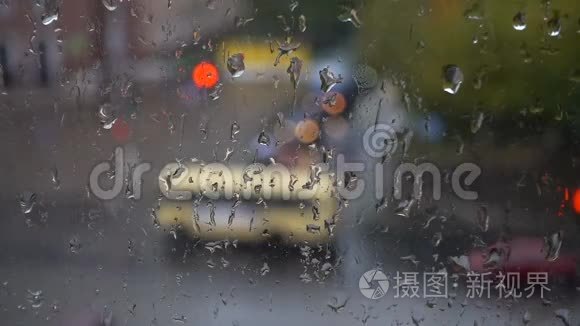 滚滚的雨滴，窗外的景色