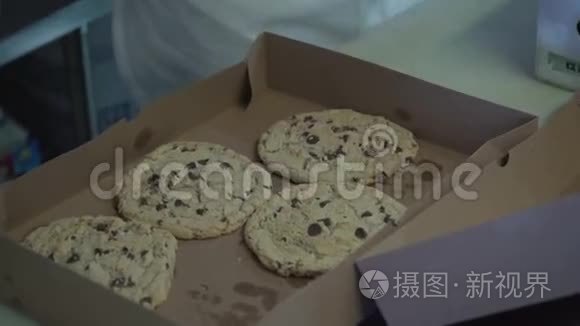 包装好的大饼干转售视频