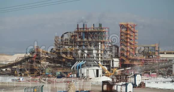 以色列死海矿物和化肥化工厂视频