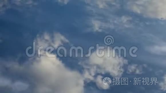 蓝天上出现白色积云和雀斑云的延时视频，4K