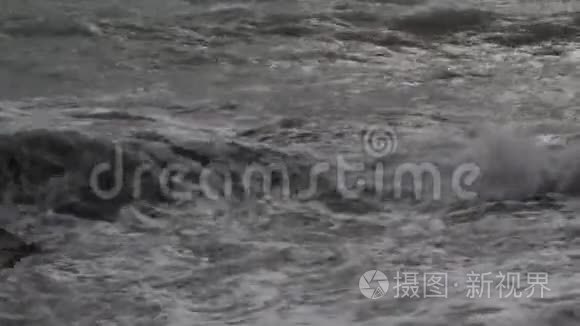 地中海风暴中的巨浪和巨浪视频