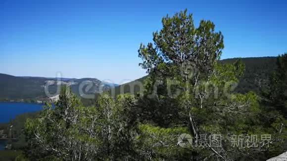 从水库流出的加压水视频