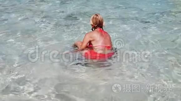 安斯马龙海滩游泳池视频
