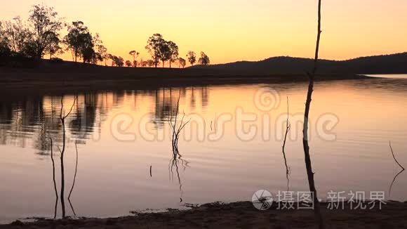 昆士兰州维文霍湖的科莫兰特湾视频