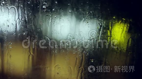 雨打在玻璃上视频