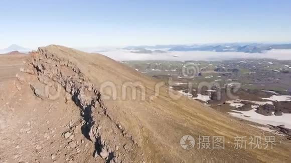 空中观景台。 风景山。 山野山草雪..