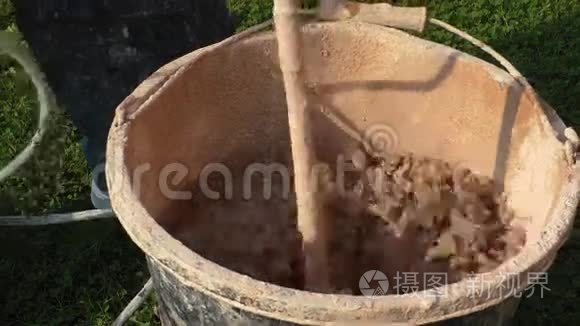 膏药师准备膏药混在一起视频