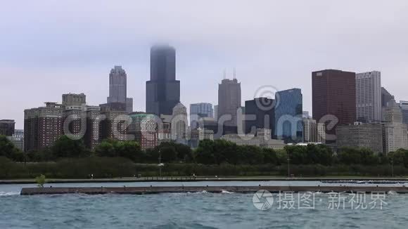 雾蒙蒙的一天看芝加哥市中心视频
