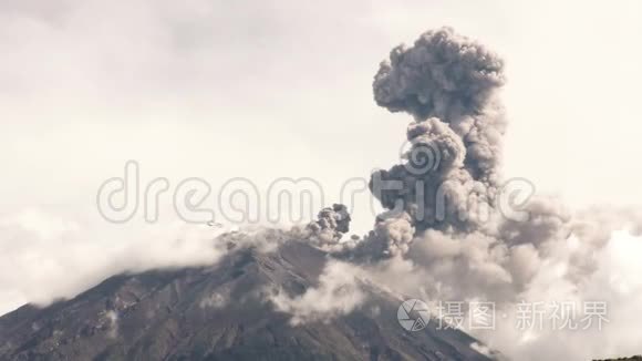 古巴塔帕西火山口爆发视频