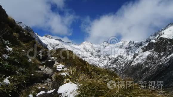 在山里远足视频