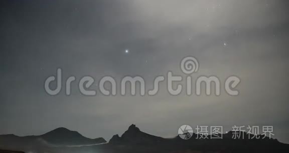 云和雾来自群山