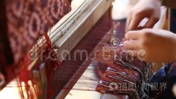 泰国传统织机艺术作品视频