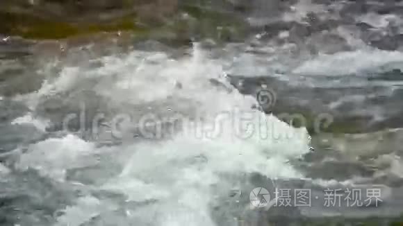 山河闭水缓行