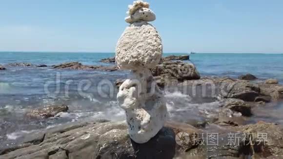 石滩和海底的禅石平衡视频