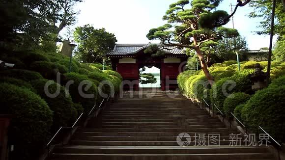 神道寺正门的小悟空记.. 东京。 日本