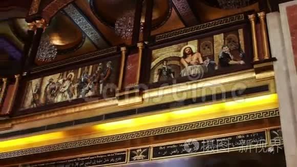 埃及沙姆沙伊赫-2016年11月30日：科普特教堂内美丽的墙壁和天花板