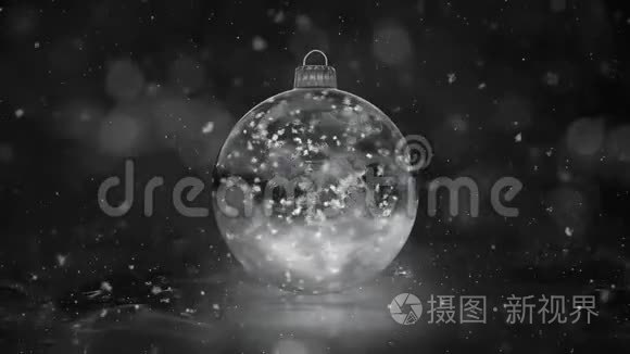 圣诞旋转白冰玻璃包雪花背景环视频