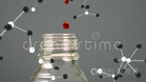 瓶上红色液体与分子模型视频