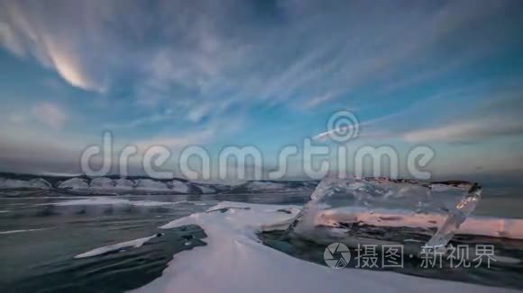 冰冻湖上的延时录像视频