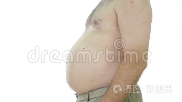 肥胖男子挤压脂肪的胃视频
