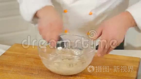 为豆腐煎饼做面团视频