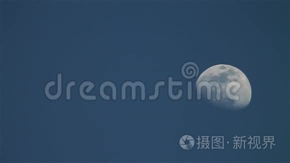 天空中的月亮视频