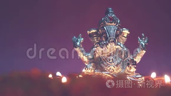 加内萨勋爵带着明亮的油灯，节日时间