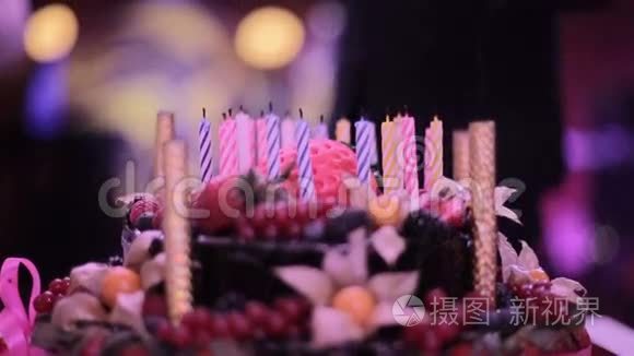 生日快乐蛋糕和无火蜡烛视频