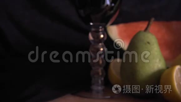 木头上有水果的静止生活视频