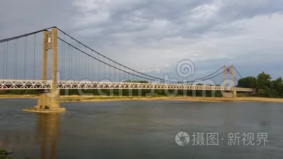 安森尼斯卢瓦尔河上的吊桥视频