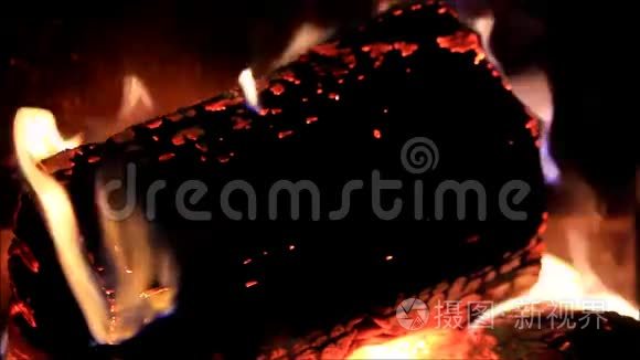 冬季寒冷季节的家庭壁炉视频