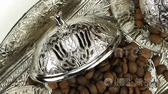 烤咖啡和古董安纳托利亚壶