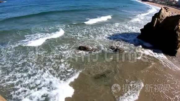 法国阿基坦比亚里茨海滩海浪视频
