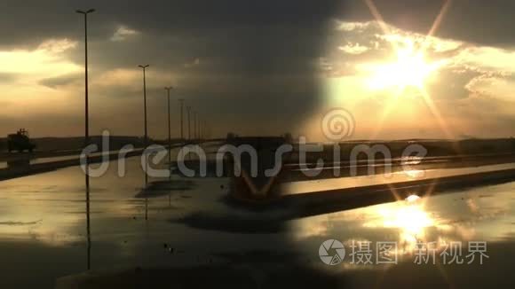 雨后道路无缝日落.