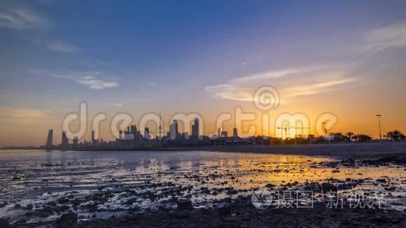 科威特城市海滨天际线日出时间视频