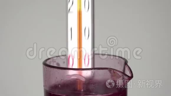 酒精的测量用电灯泡计视频