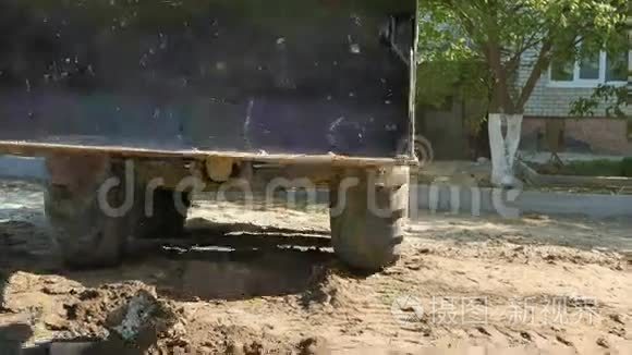 道路修复中的特种设备工作视频